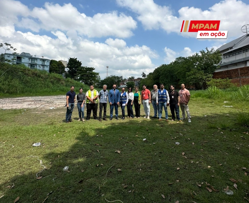 071025 Visita técnica terreno nova sede Valéria Aguiar Sedurb UGPE 2 6de10
